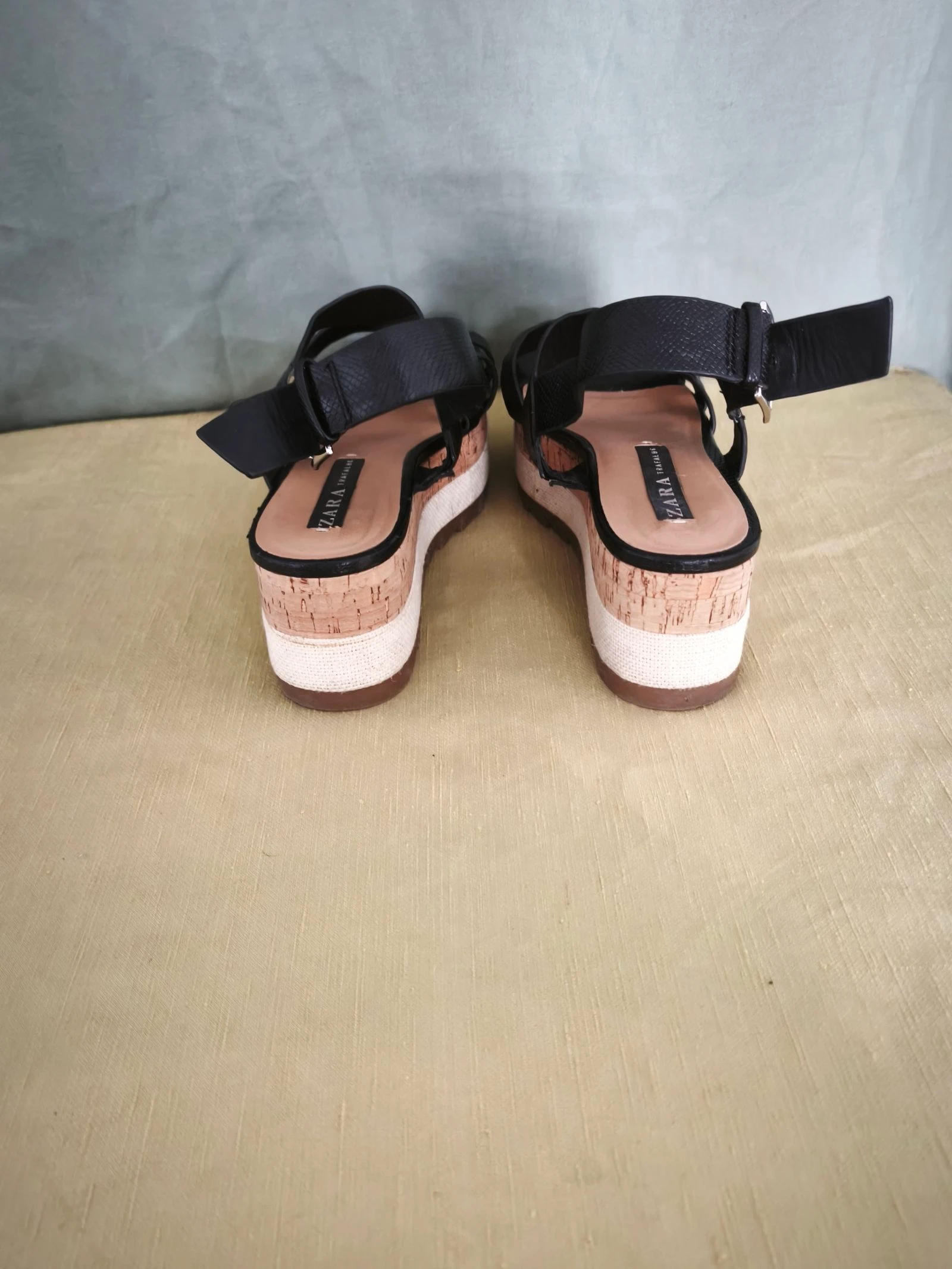 Black platform sandals. – photo 3
